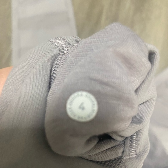 Lululemon High Waisted Mesh leggings size 4, 28 inch - Picture 4 of 5